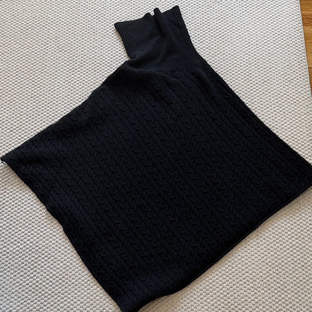Black ply cashmere cable knit Turtleneck Poncho